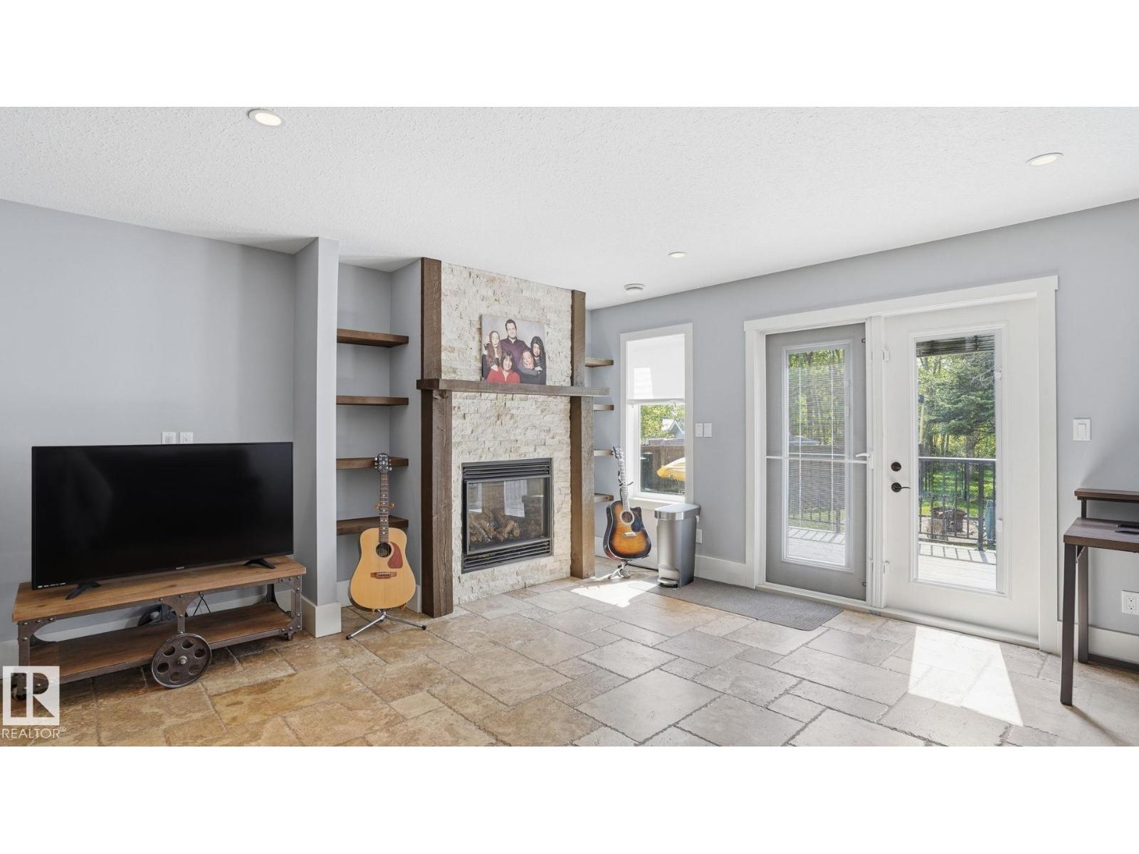 977 9th ST - 30