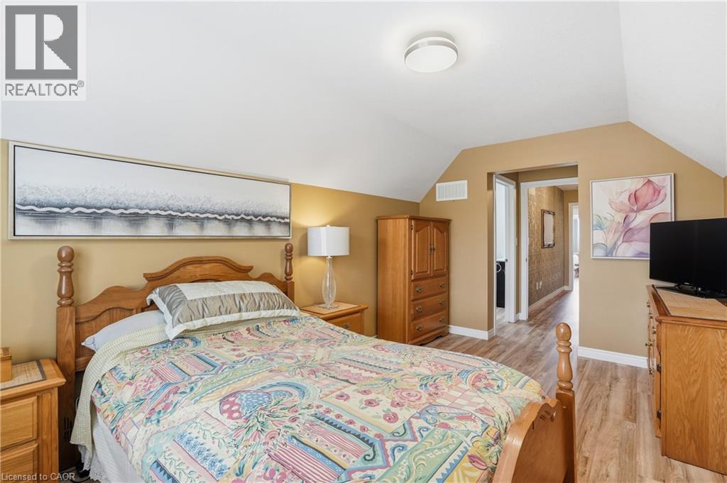 256 HIGHLAND Road W - 22