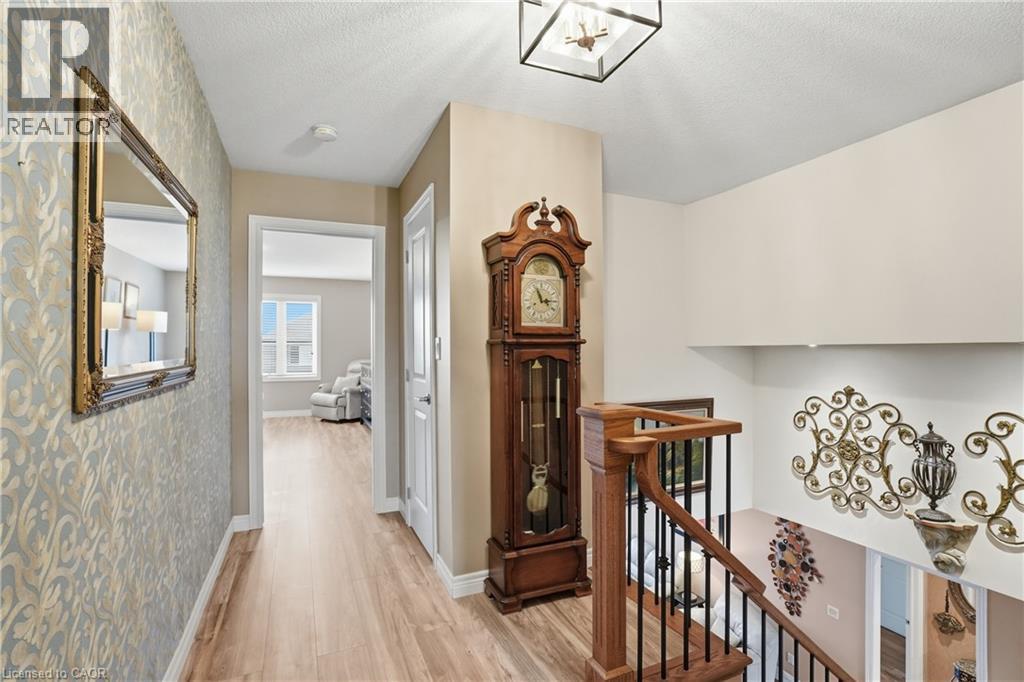 256 HIGHLAND Road W - 20