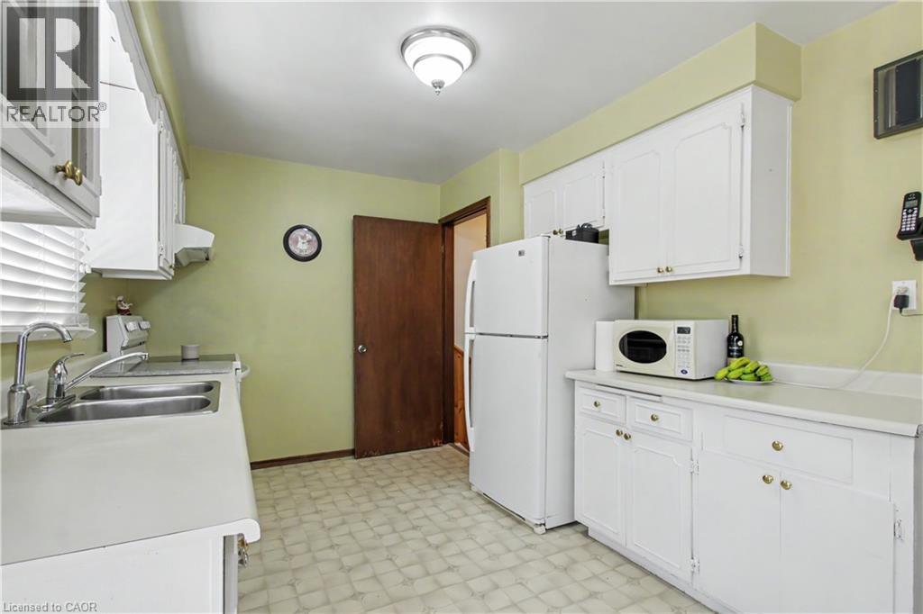 203 MOFFAT Drive - 10