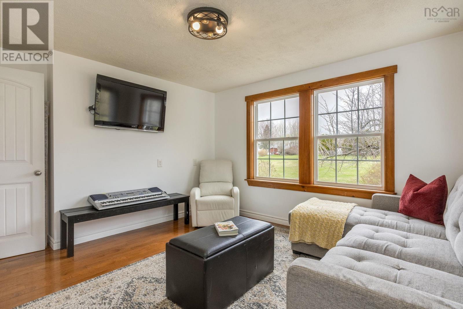 683 Messenger Road - 15