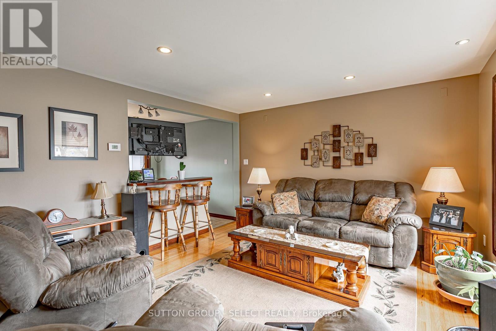 1054 CHIPPEWA DRIVE - 4