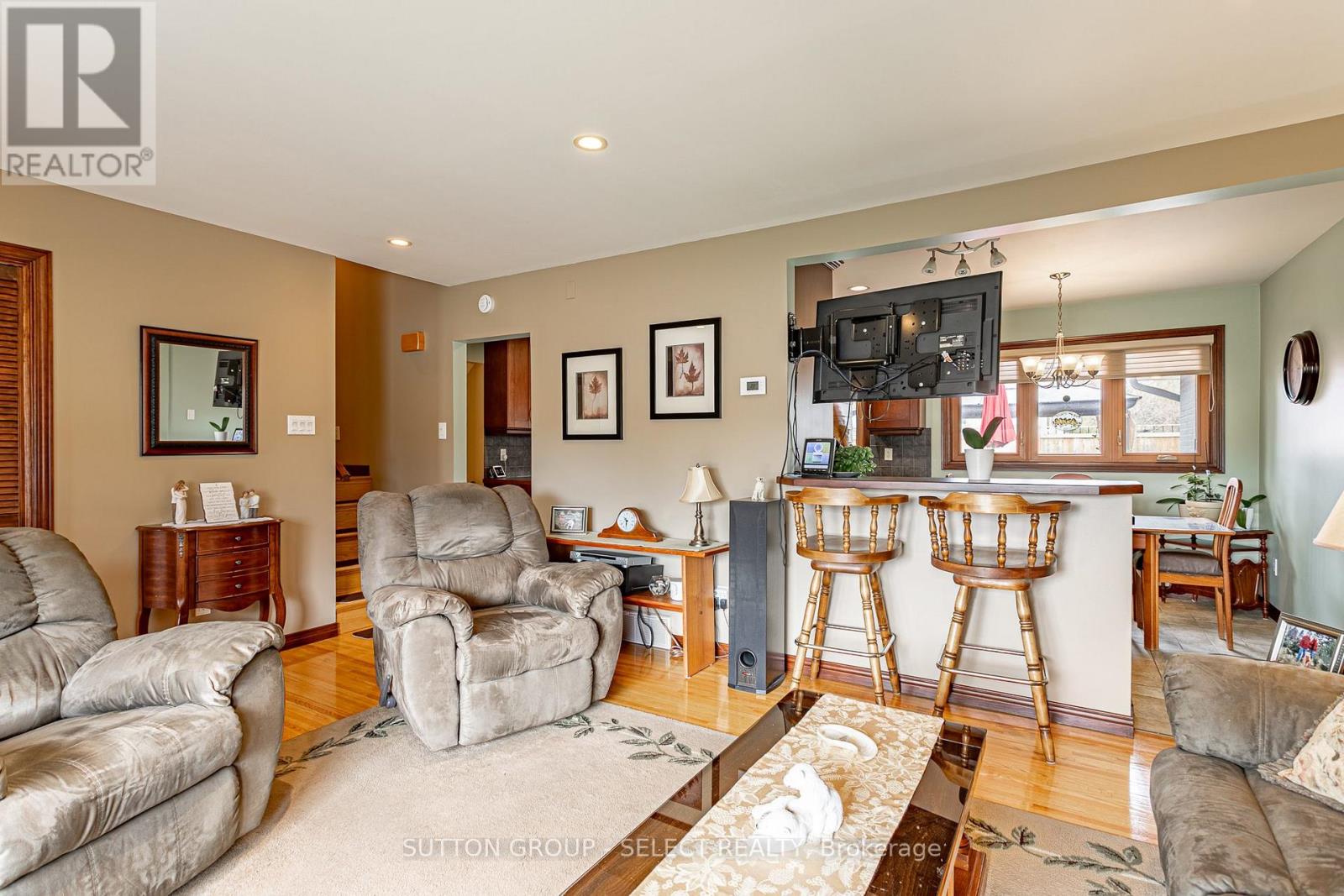 1054 CHIPPEWA DRIVE - 6
