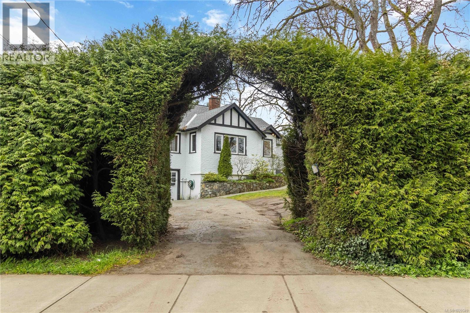 3438 Cook St, Saanich