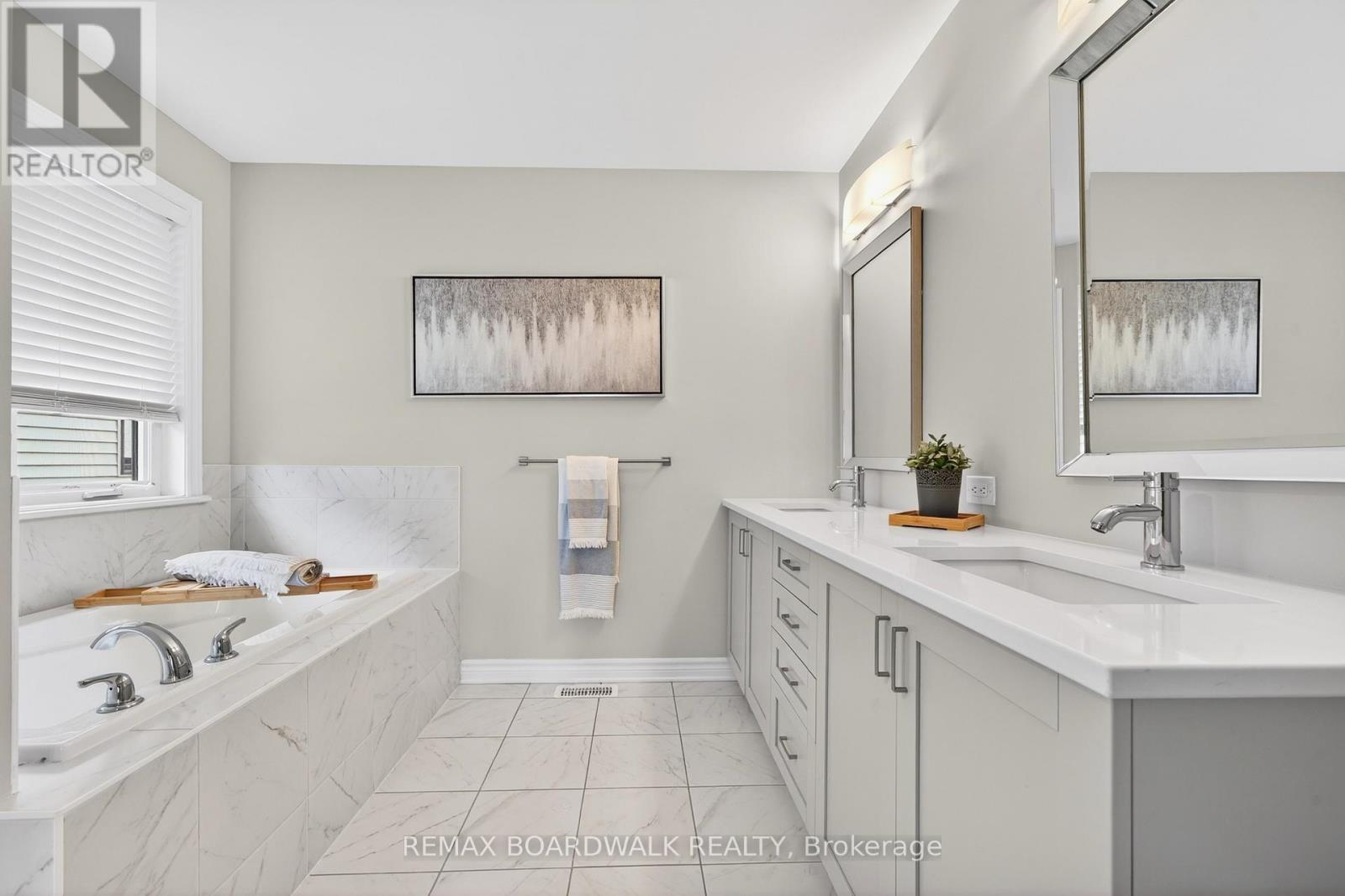 38 THUNDERBOLT STREET - 24