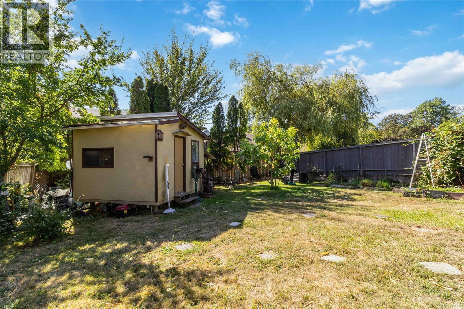 1415 LANG St - 27