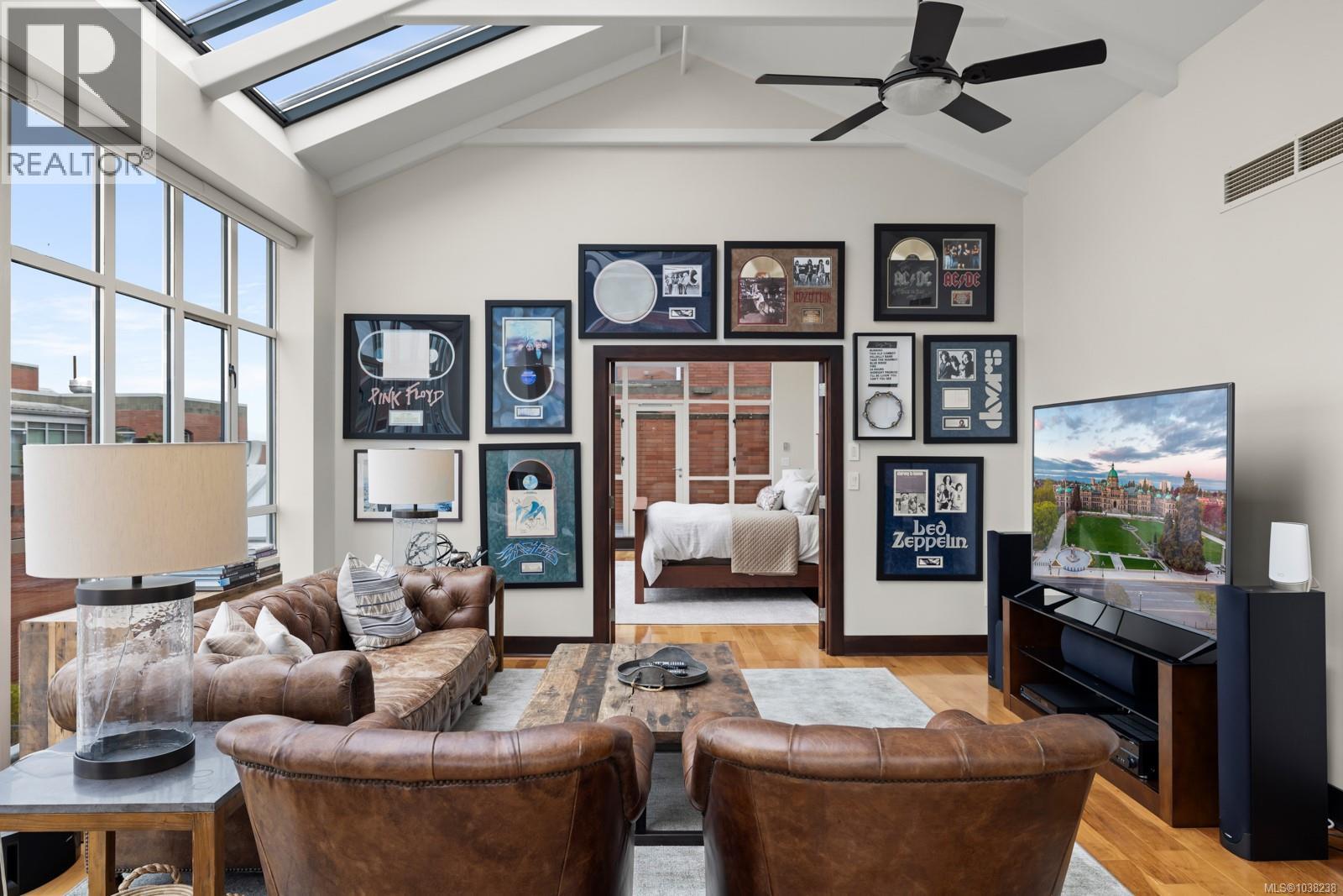 #903 21 Dallas Rd - 22