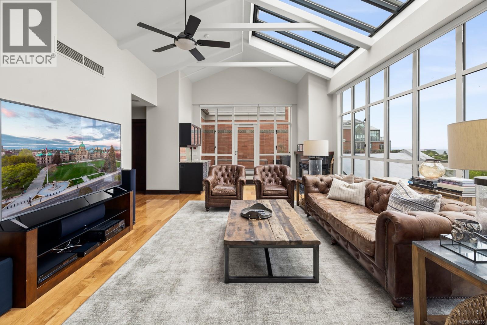 #903 21 Dallas Rd - 23