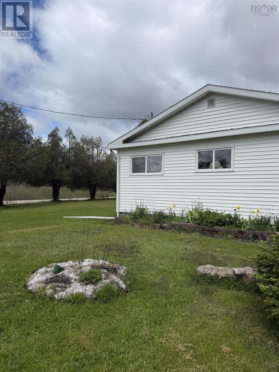 9544 7 Highway - 22