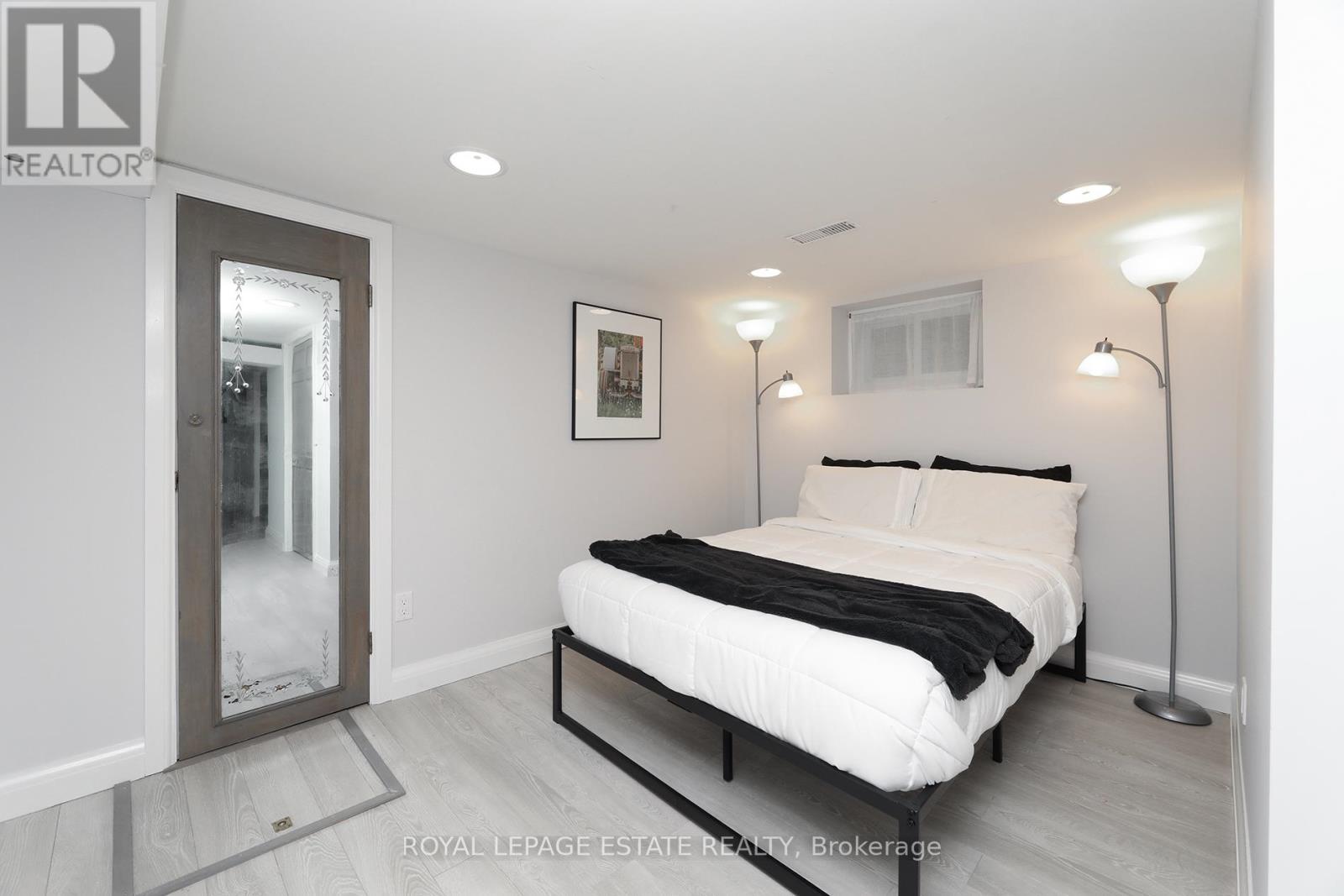 27 SYCAMORE PLACE - 29