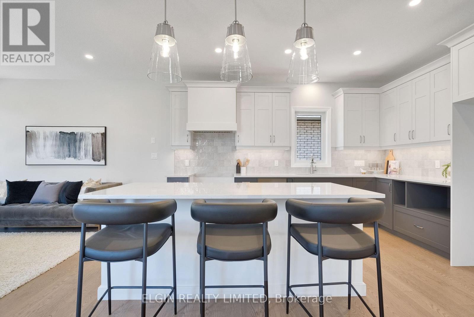 4 KEBA CRESCENT - 11
