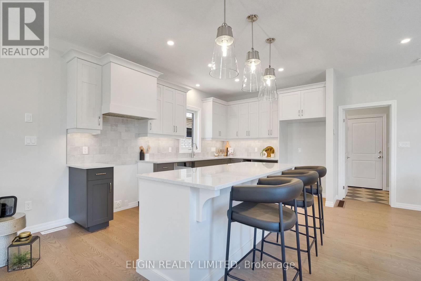 4 KEBA CRESCENT - 12