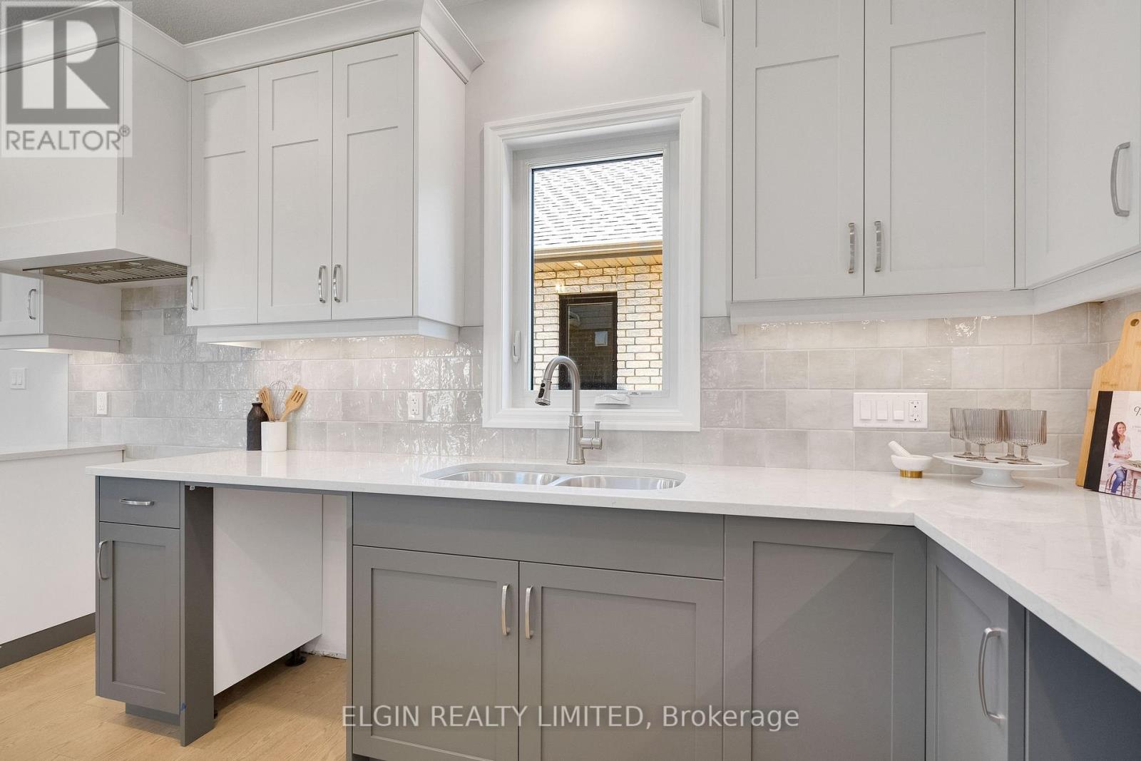 4 KEBA CRESCENT - 15