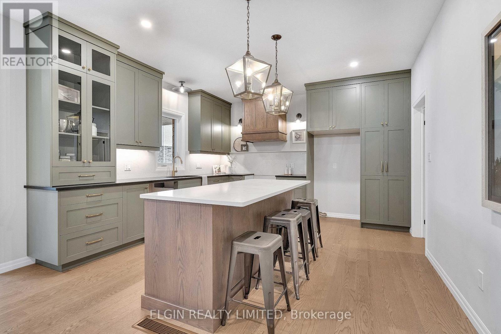 6 KEBA CRESCENT - 12