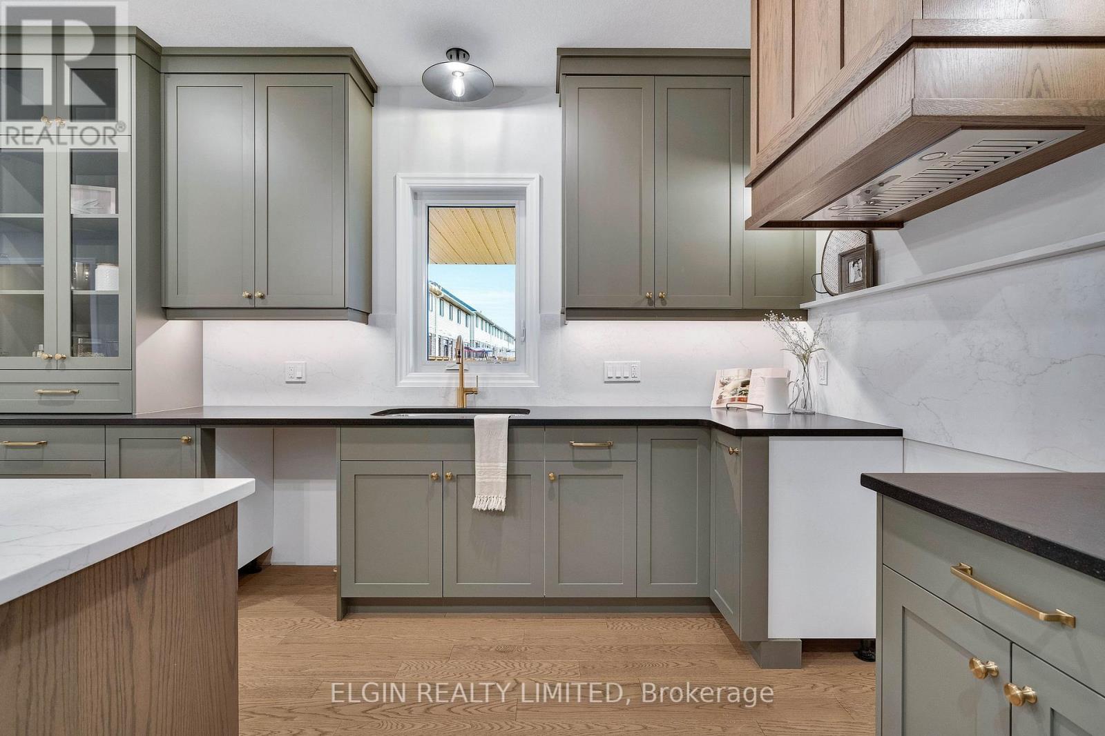 6 KEBA CRESCENT - 16