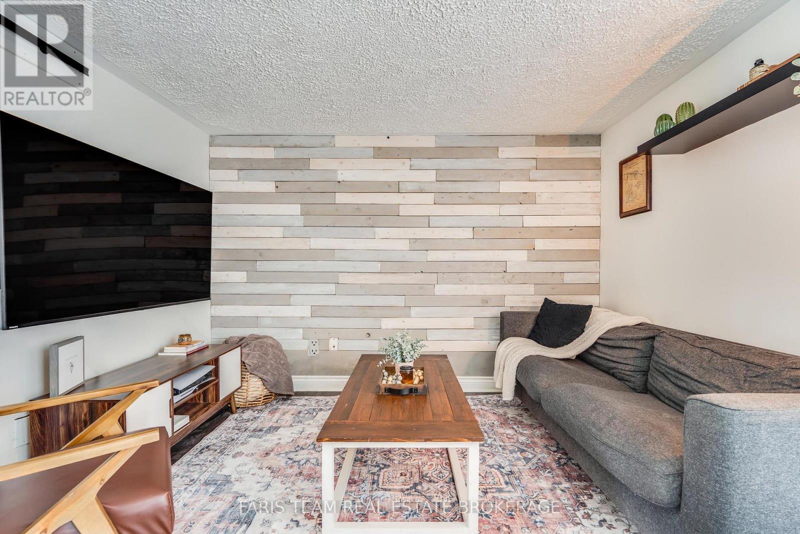 255 LINDSAY STREET - 14