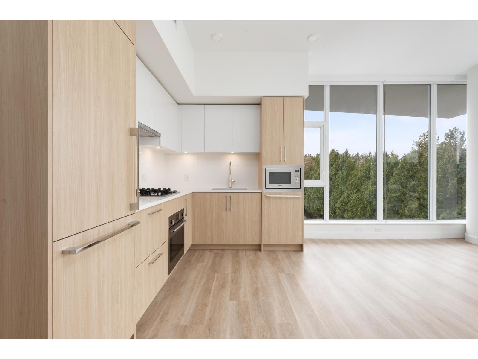 306 9675 KING GEORGE Boulevard - main photo
