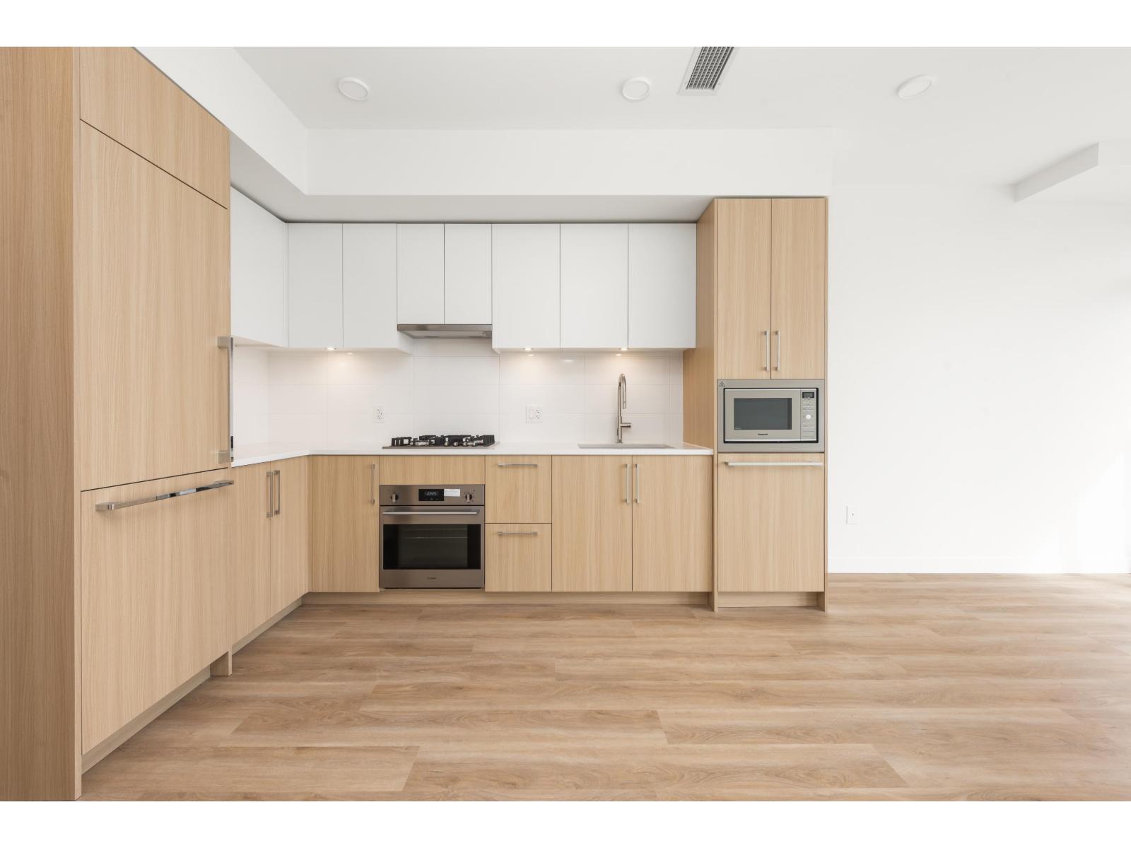 413 9675 KING GEORGE Boulevard - main photo