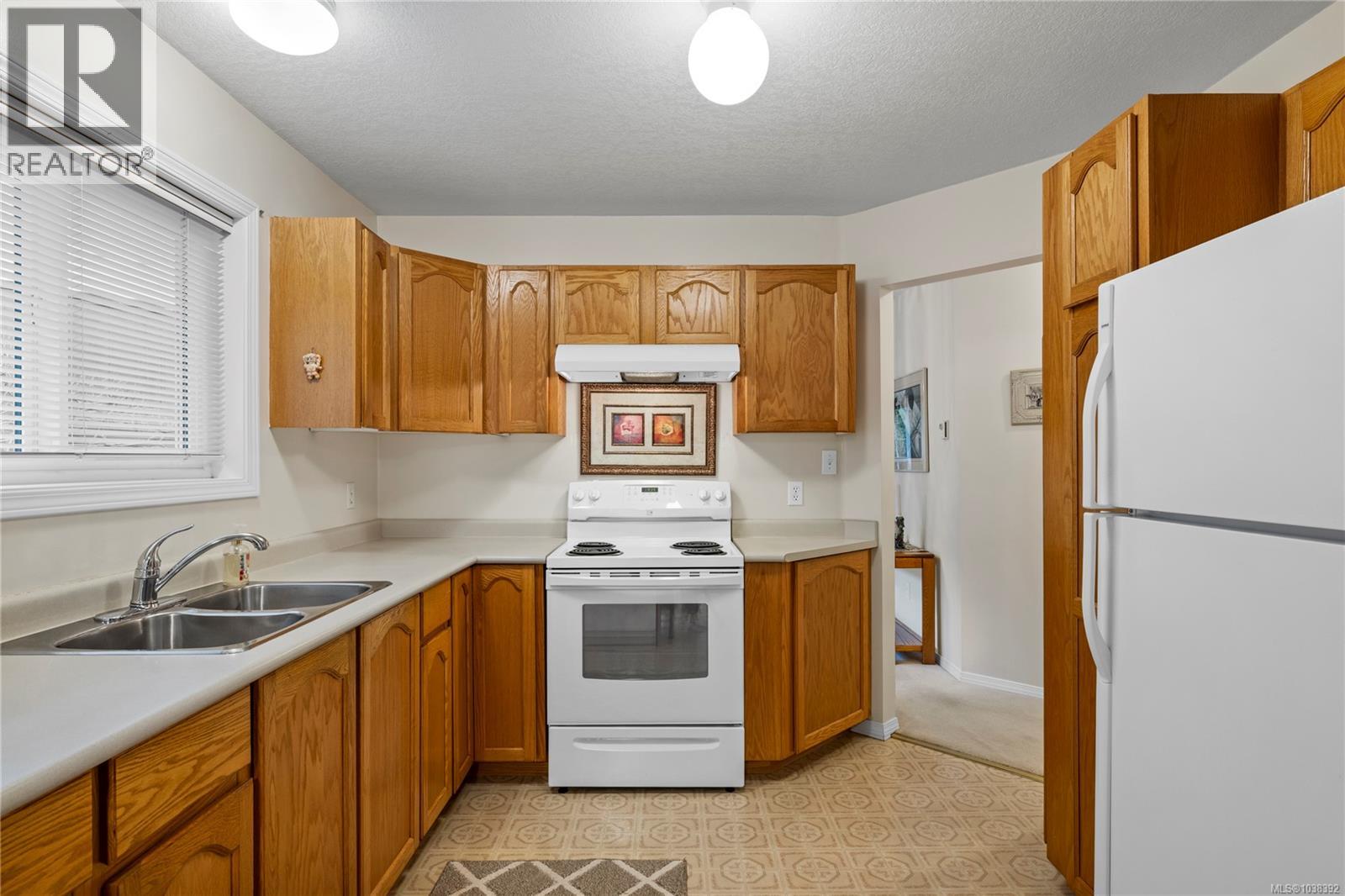 #2 4752 Uplands Dr - 12