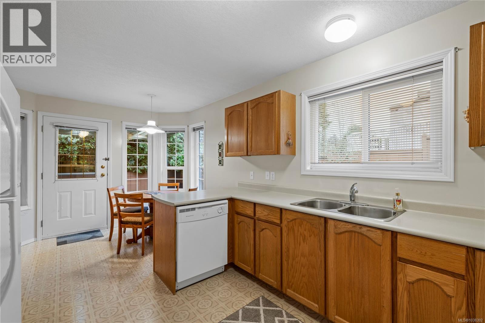 #2 4752 Uplands Dr - 15