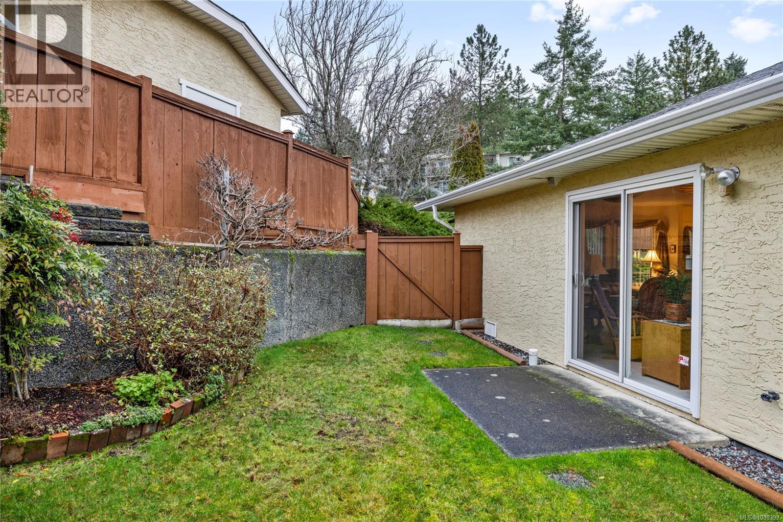 #2 4752 Uplands Dr - 25