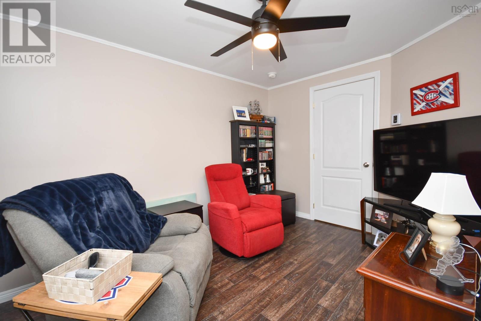 28 Third Street - 19