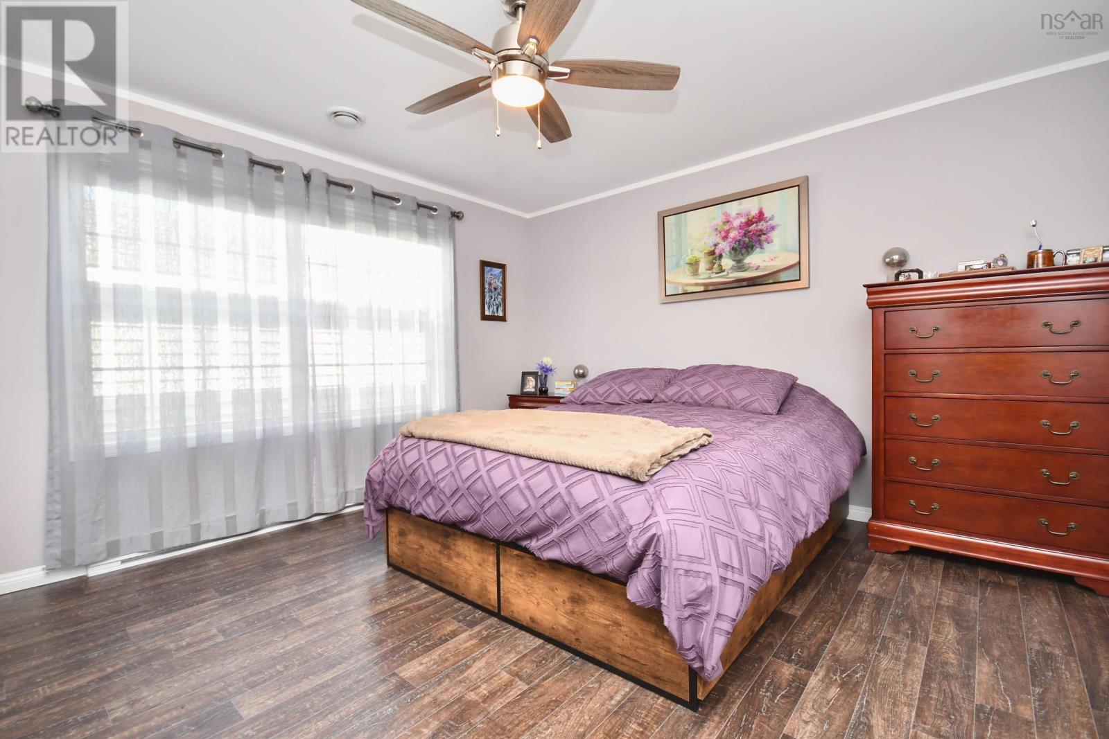28 Third Street - 13