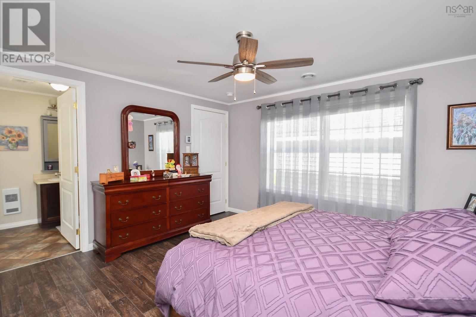 28 Third Street - 15