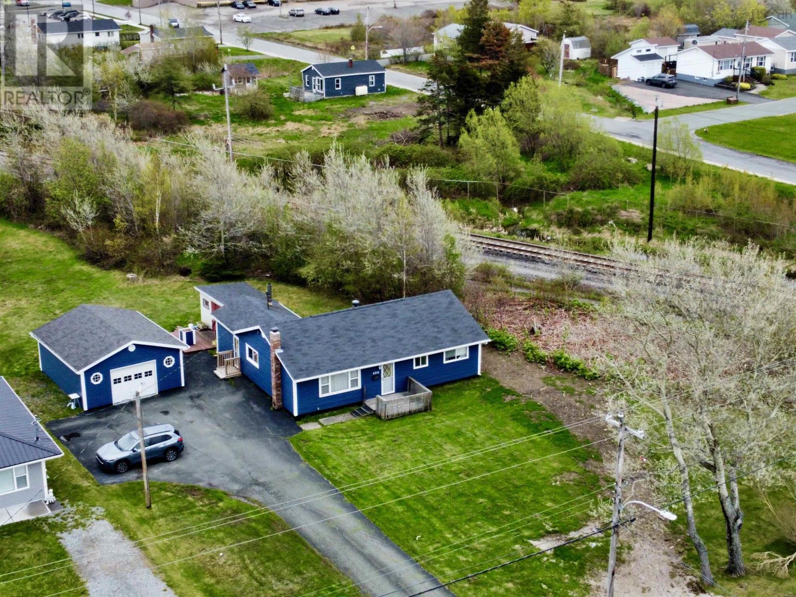 654 Mahon Street - 6