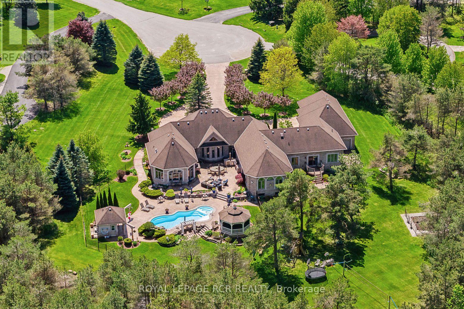 7 SUGARBUSH LANE - Image 2