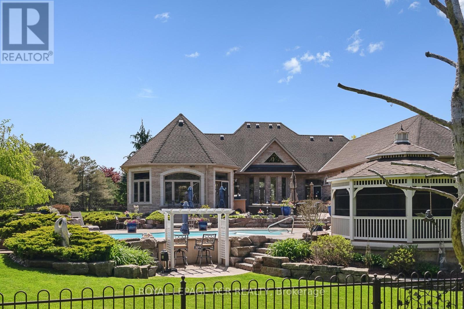 7 SUGARBUSH LANE - 33