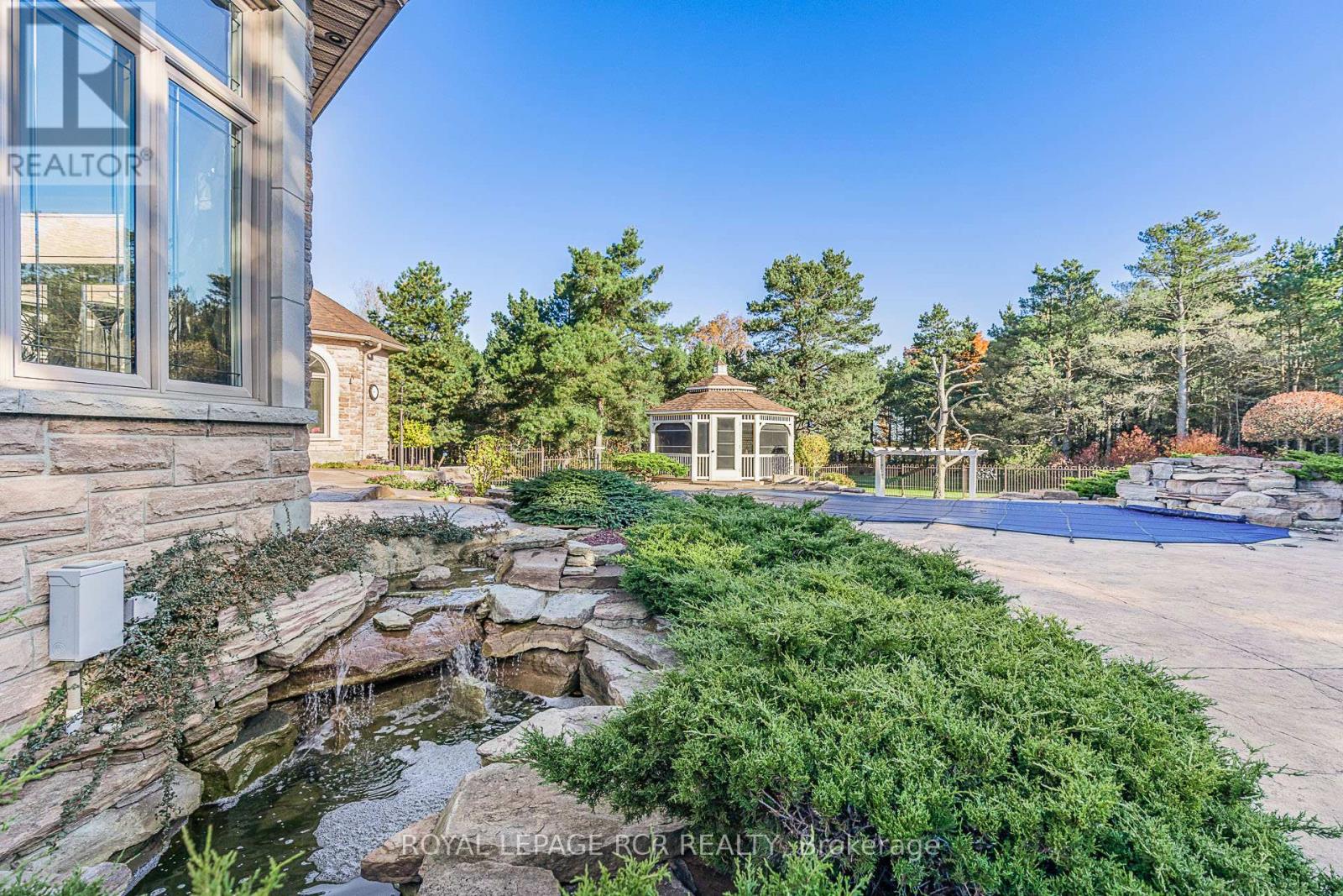 7 SUGARBUSH LANE - 36