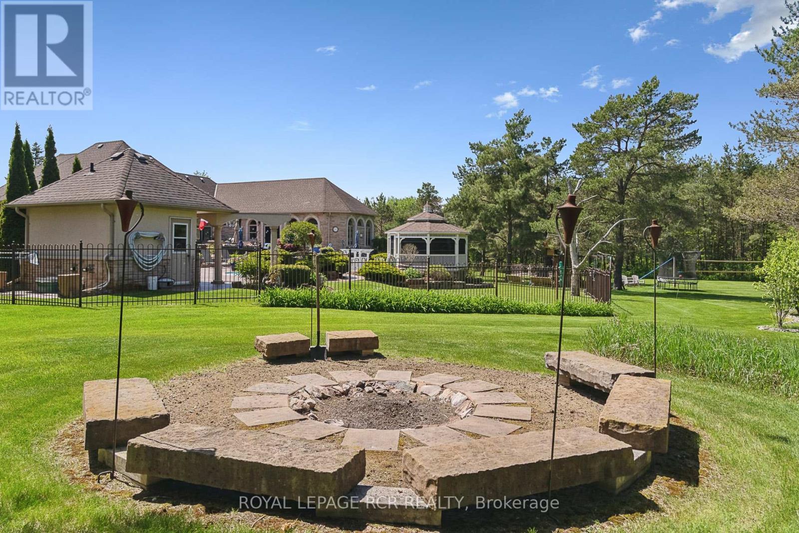 7 SUGARBUSH LANE - 42