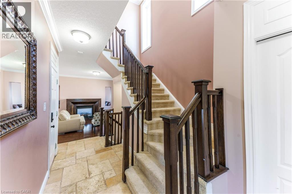 437 BEAUMONT Crescent - 3