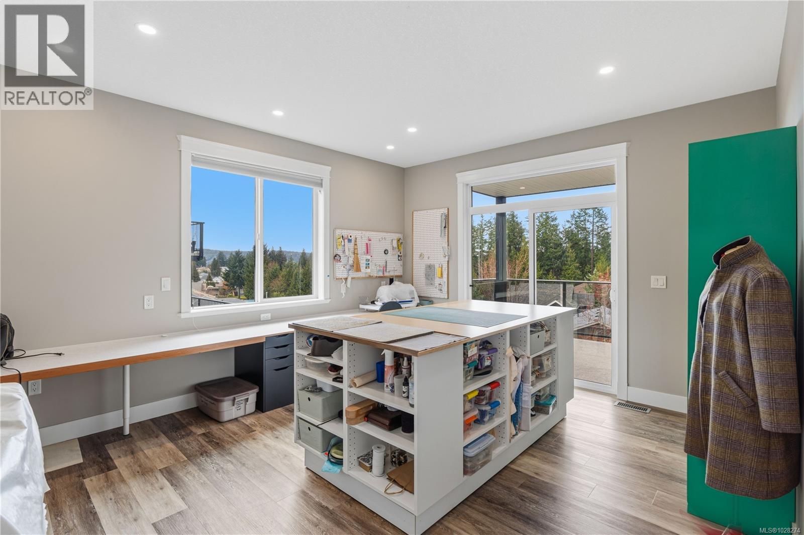 916 Hanington Rd - 52