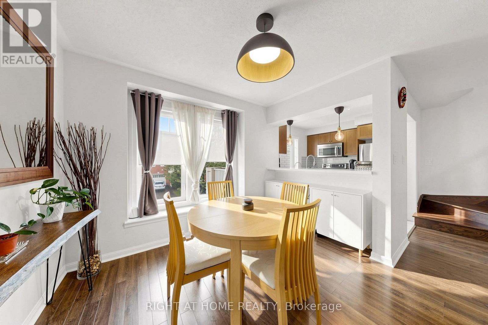 252 WETENHALL LANDING - 11