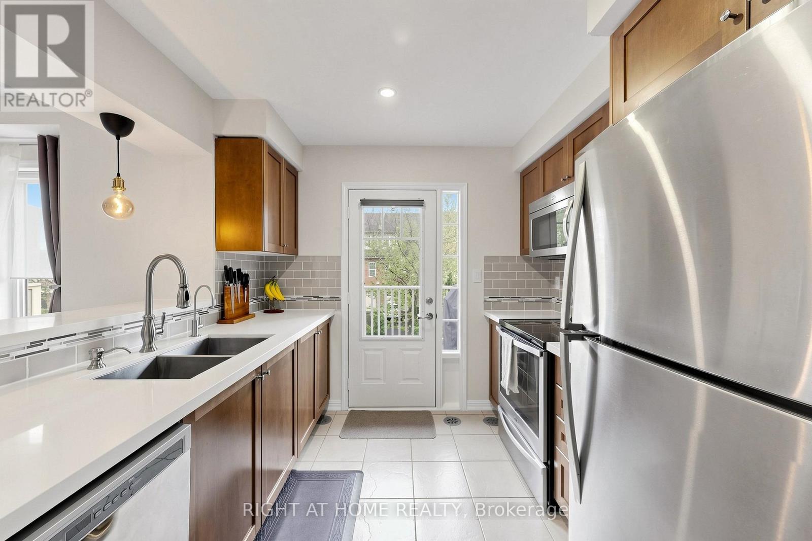 252 WETENHALL LANDING - 14