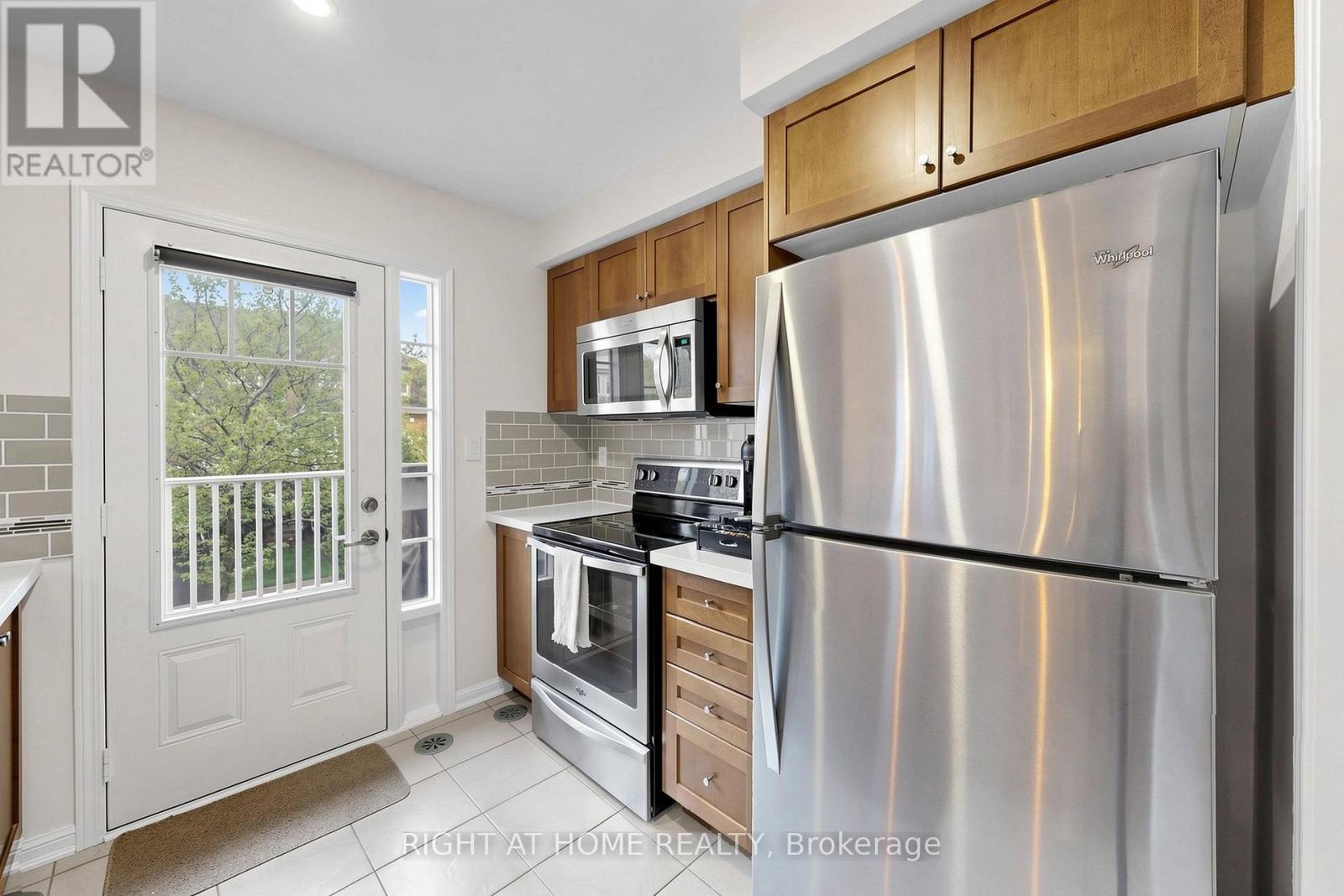 252 WETENHALL LANDING - 15