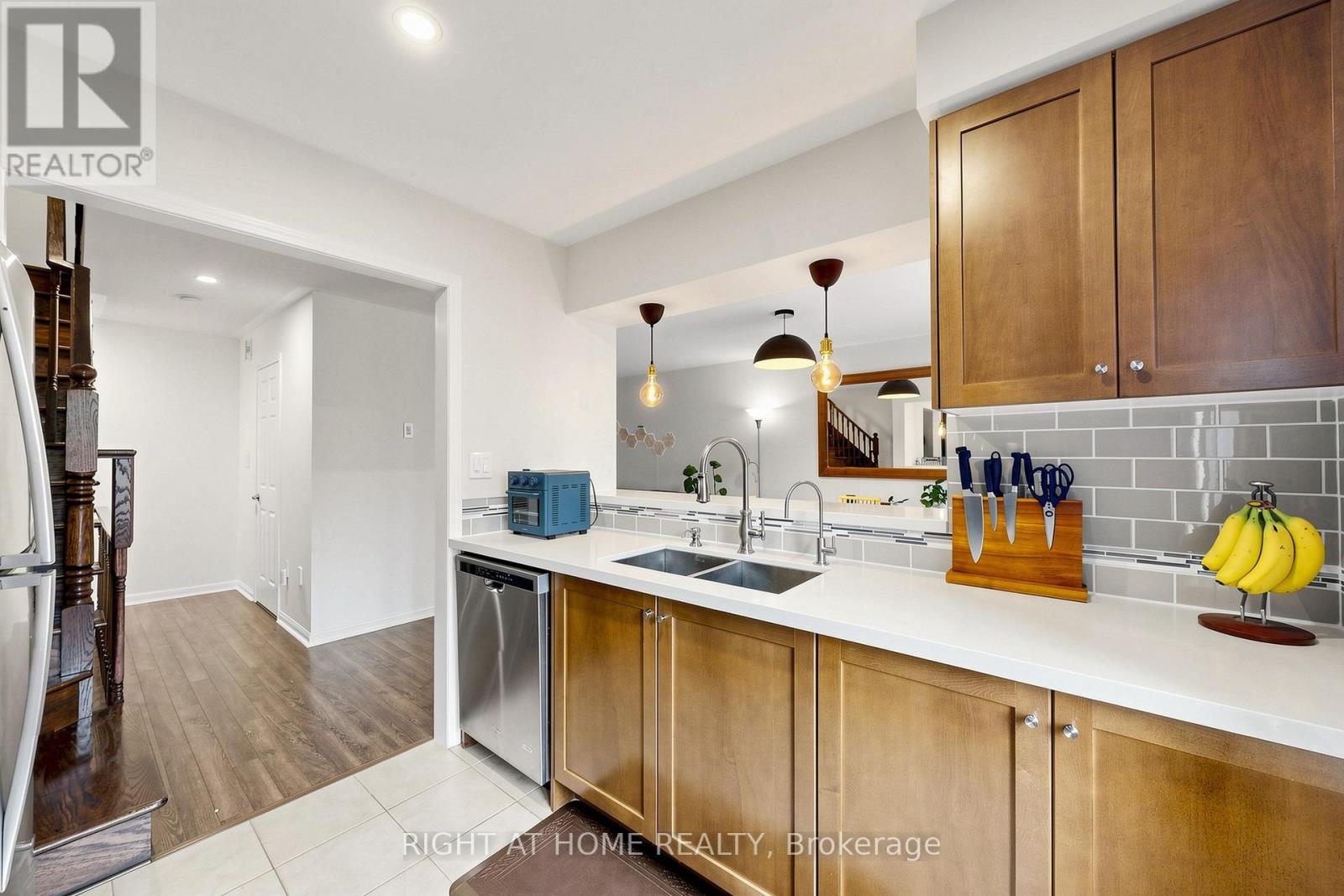 252 WETENHALL LANDING - 16