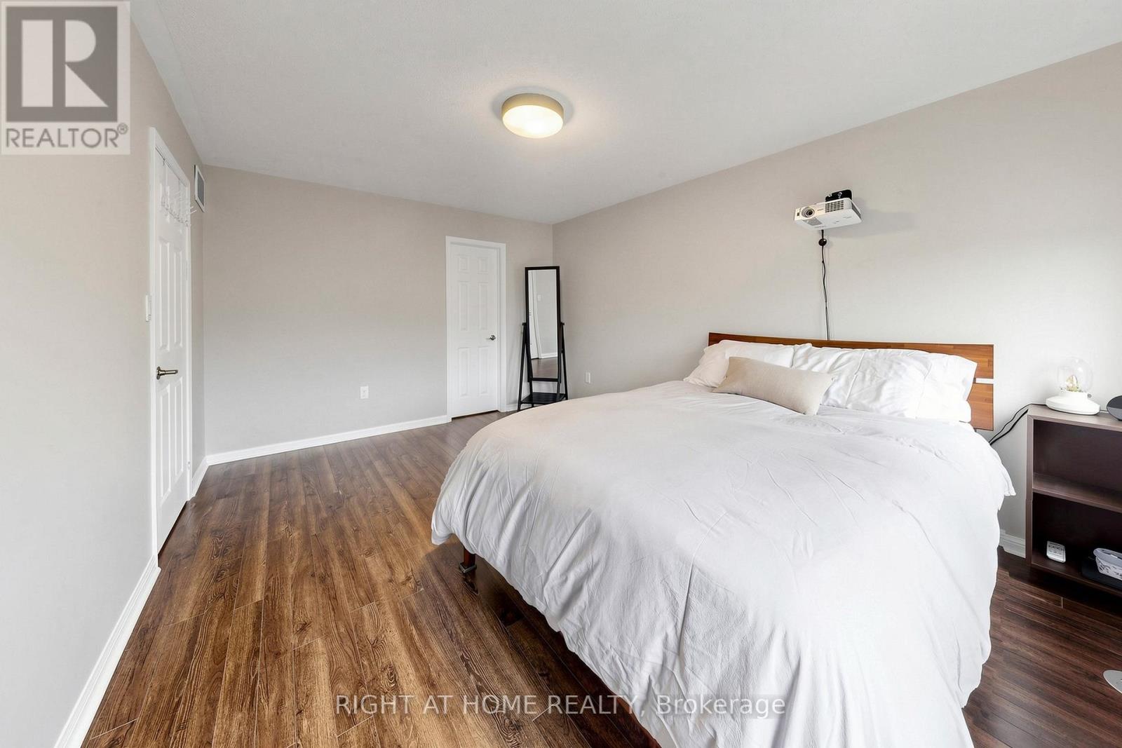 252 WETENHALL LANDING - 21