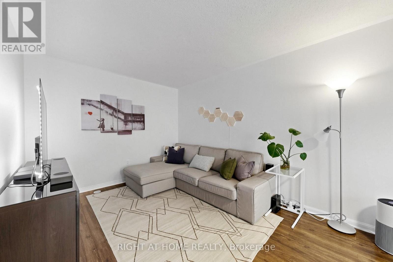 252 WETENHALL LANDING - 7