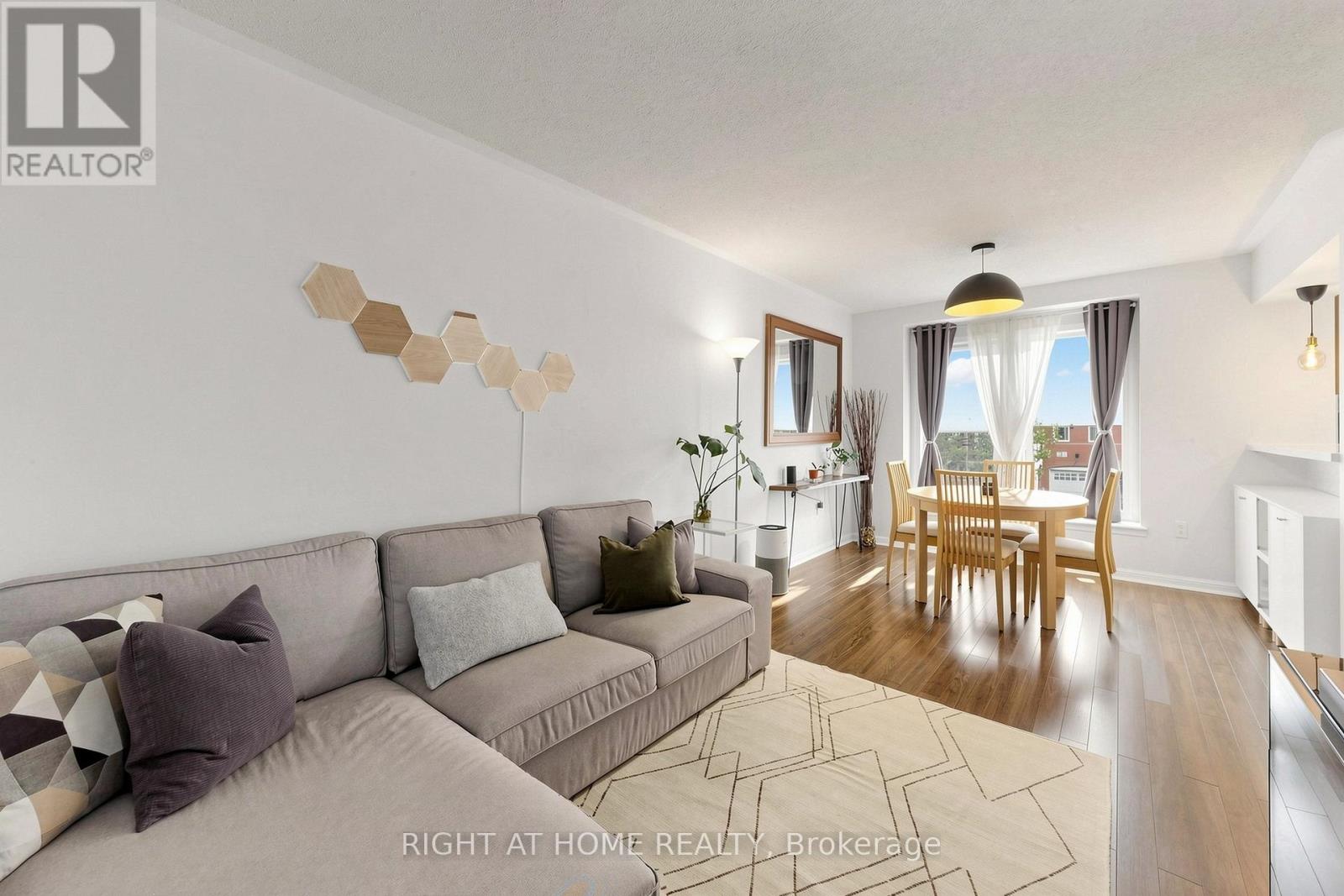 252 WETENHALL LANDING - 8