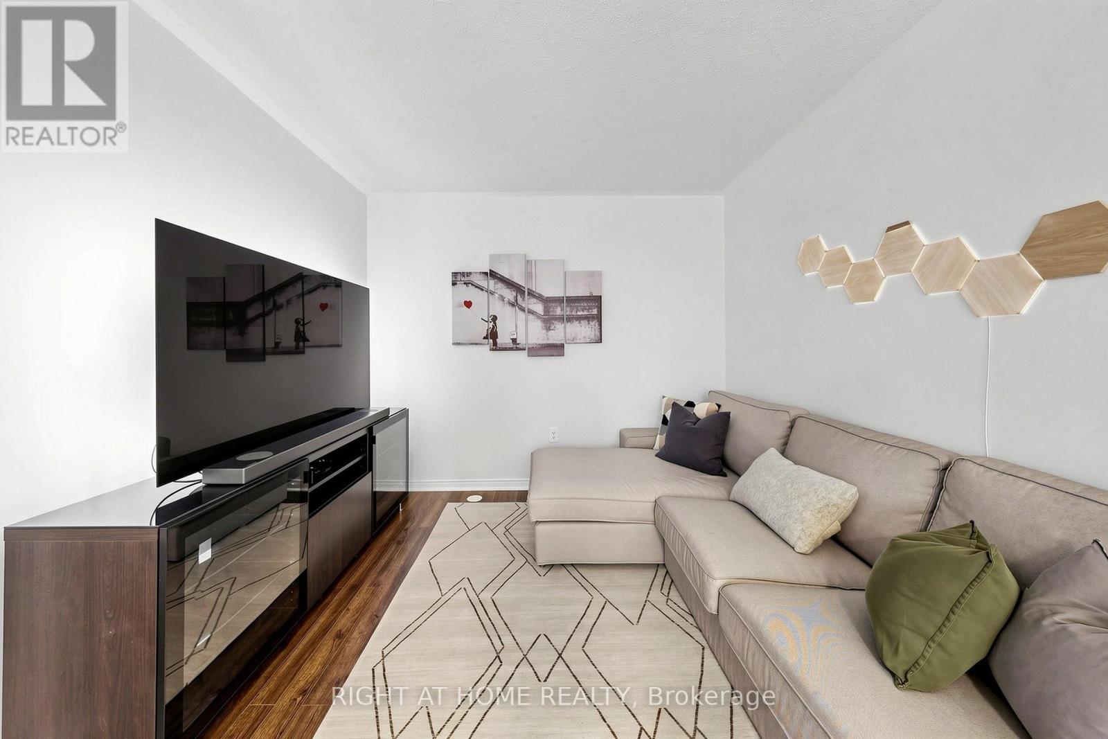 252 WETENHALL LANDING - 9