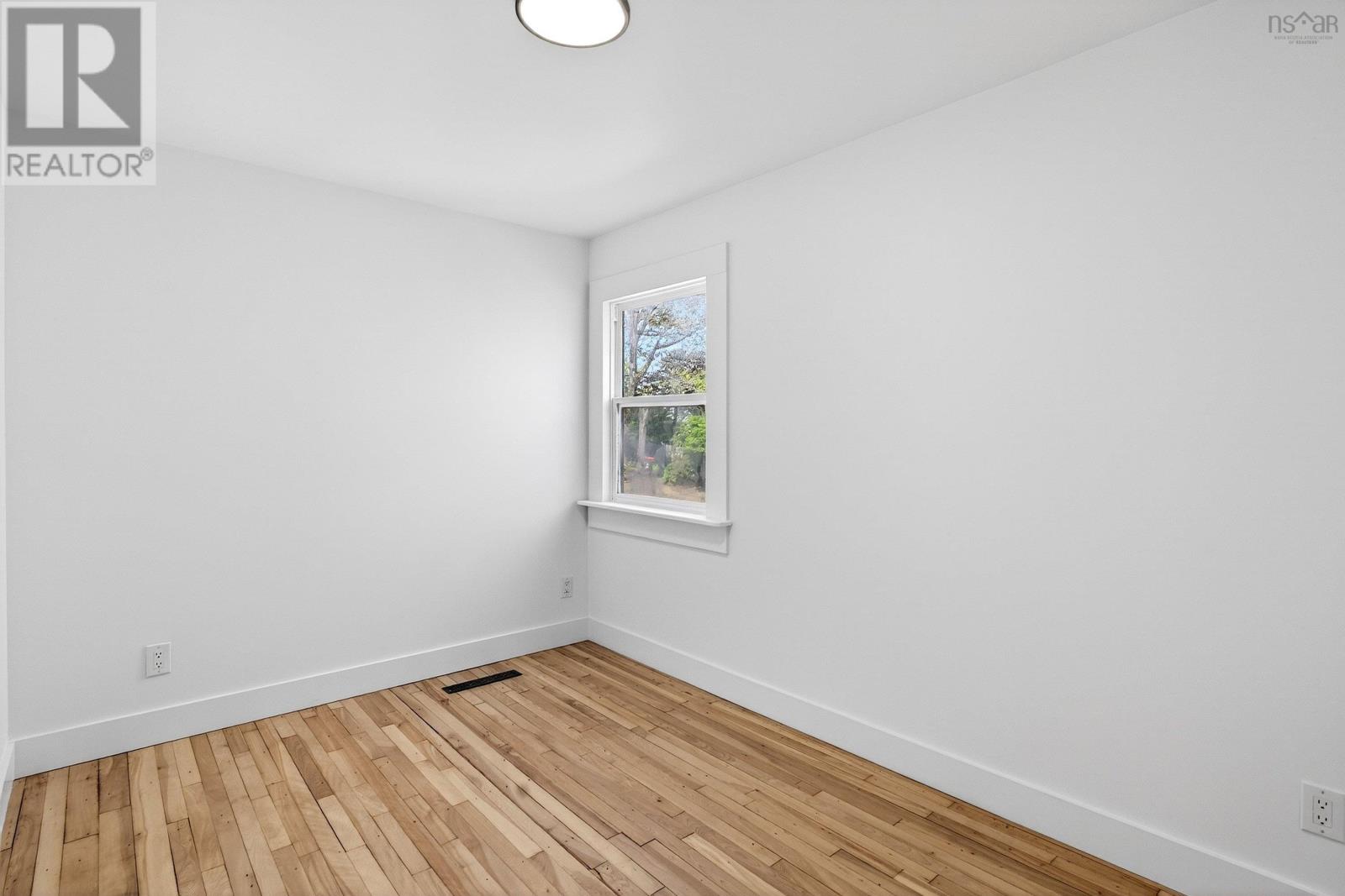 Property 21 of 39 of 3188 Connaught Avenue