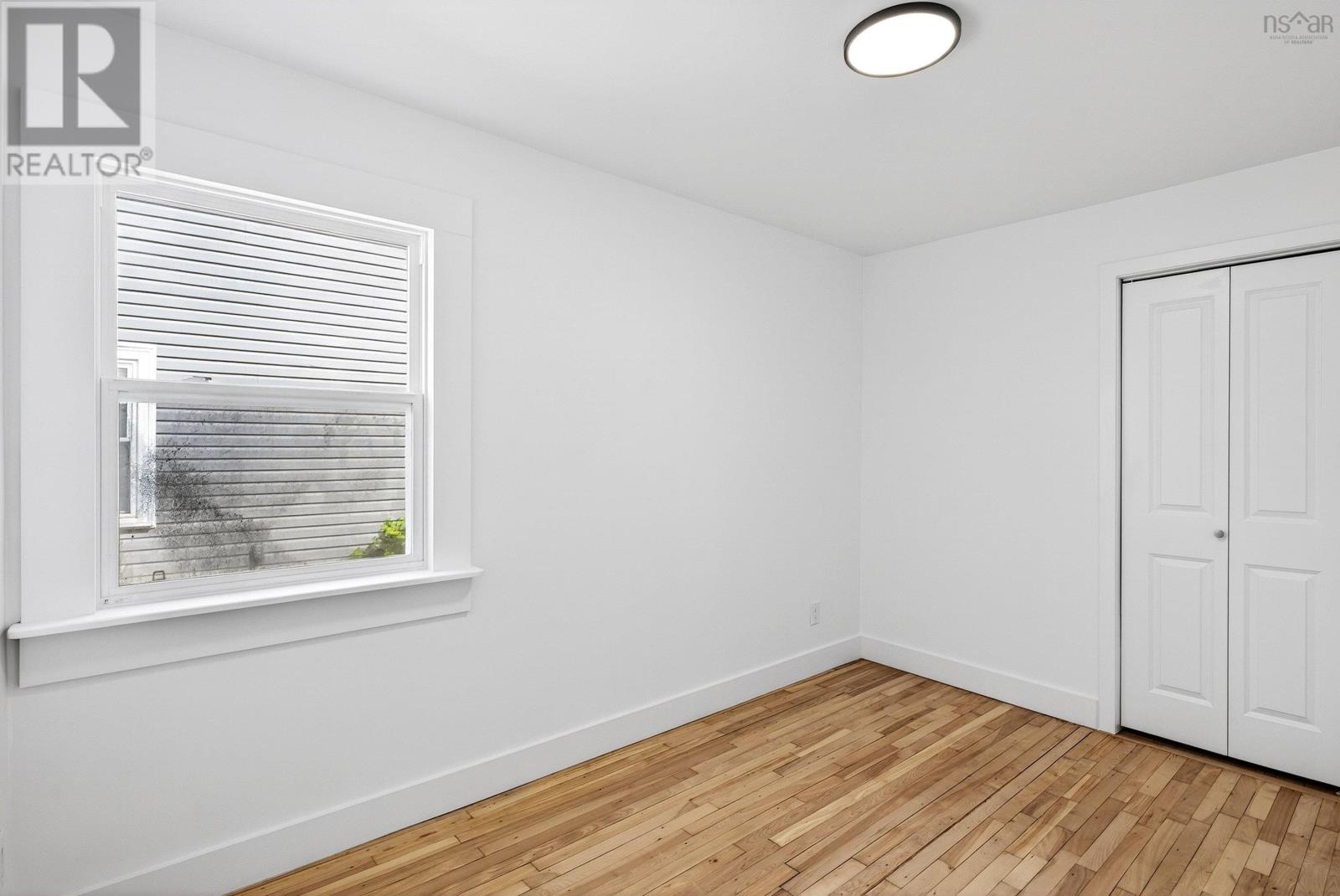 Property 24 of 39 of 3188 Connaught Avenue