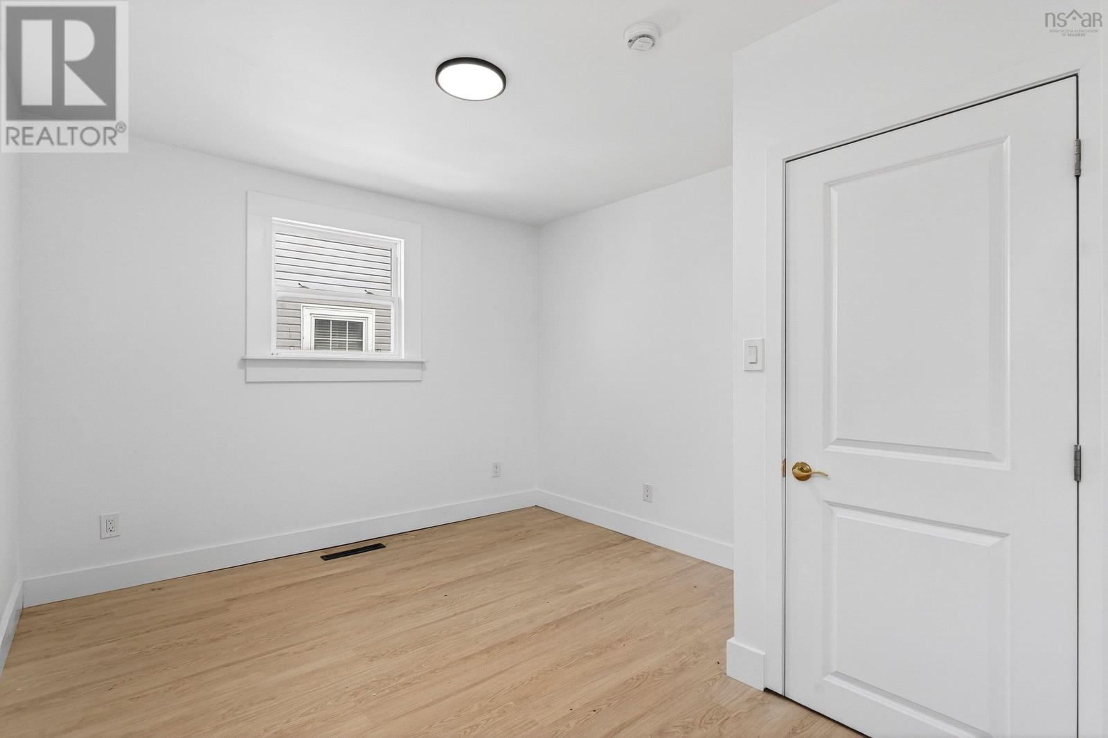 Property 26 of 39 of 3188 Connaught Avenue