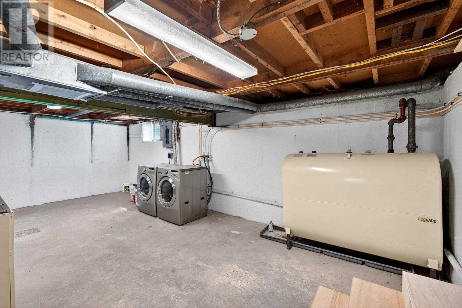 3188 Connaught Avenue - 32
