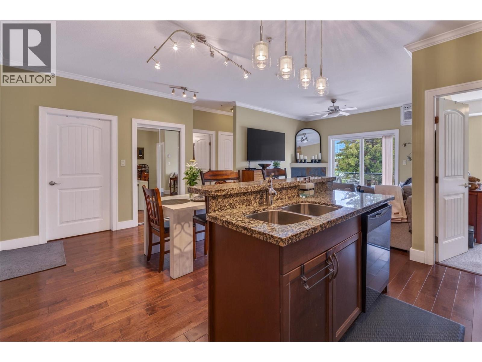 240 Wade Avenue W Avenue Unit# 305, Penticton