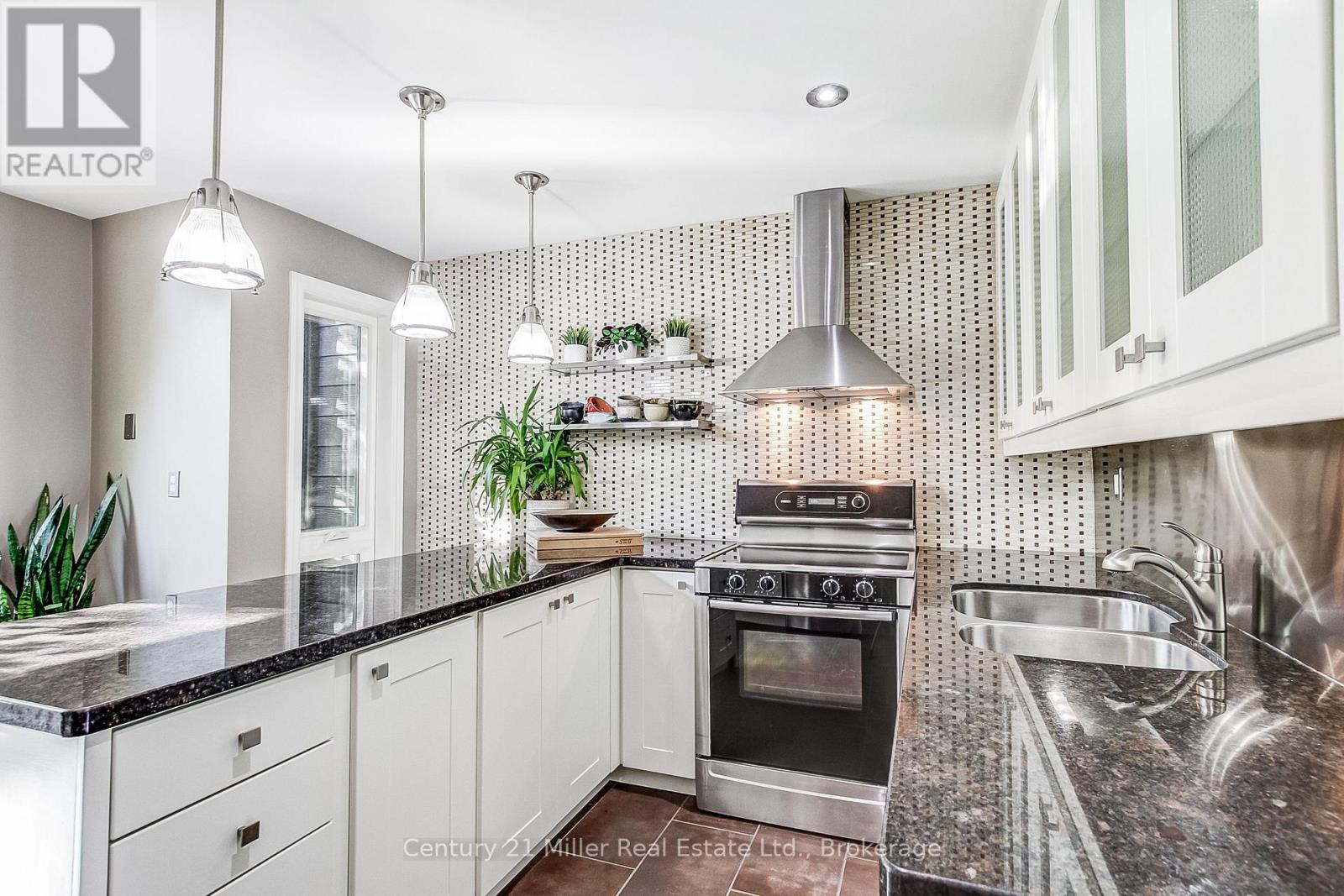 #9 1120 QUEENS AVENUE - 13
