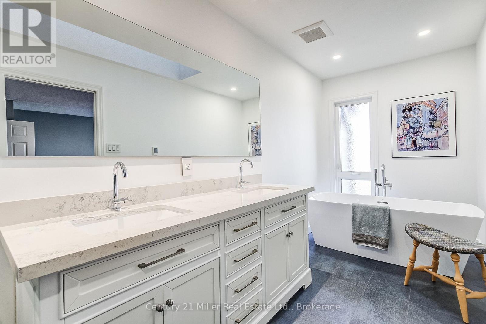 #9 1120 QUEENS AVENUE - 23